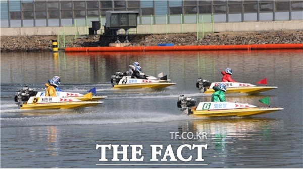 국민체육진흥공단 경륜경정총괄본부(본부장 정병찬)는 코로나19 확산 방지를 위해 23일 예정된 경륜과 26∼27일 경정을 취소했다./경륜경정총괄본부 제공