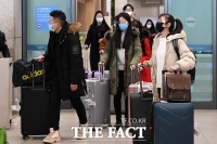 [TF포토] 인천공항으로 입국하는 중국인 유학생과 관광객