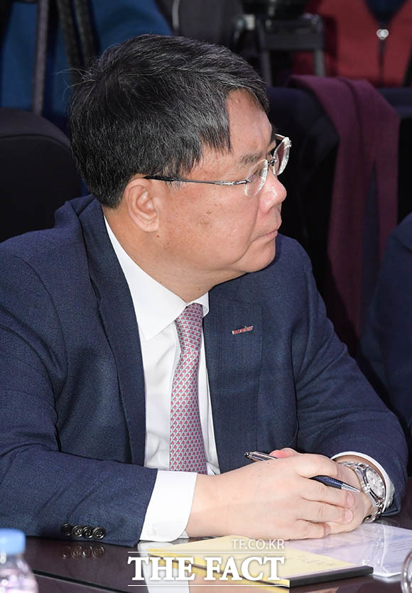 최종구 이스타항공 대표이사(사진)가 25일 사내 게시판을 통해 최소한의 회사 운영을 위해 불가피하게 임직원 급여를 40%만 지급하기로 했다고 밝혔다. /김세정 기자