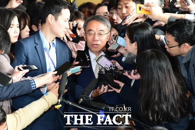 신종 코로나바이러스(코로나19) 여파로 전국 각급 법원의 재판 일정이 차질을 빚고 있다. 25일 서울중앙지법에 따르면 사법농단 사태의 핵심 인물인 임종헌(사진) 전 법원행정처 차장의 재판 역시 3월2일에서 3월9일로 미뤄졌다. /더팩트DB