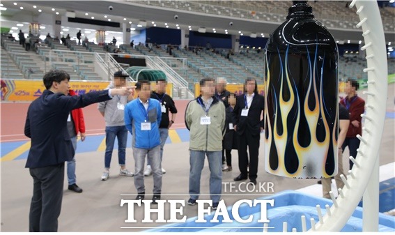 경륜경정총괄본부는 오는 4월부터 11월까지 2020년도 ‘경륜 일일 명예심판 프로그램’을 운영한다. 사진은 지난해 장면./경륜경정총괄본부 제공