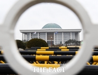 [TF포토] 코로나19 확진자 다녀간 국회 '폐쇄'