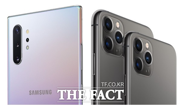 지난해 4분기 삼성전자의 갤럭시노트10플러스(왼쪽)가 판매량 1위를 기록했으며, 2위는 애플의 아이폰11(오른쪽)로 집계됐다. /각사 홈페이지 갈무리