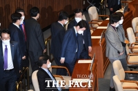 [TF포토] 코로나19가 만든 '마스크 국회'