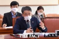 [TF포토] 박능후, '마스크 속 답변'