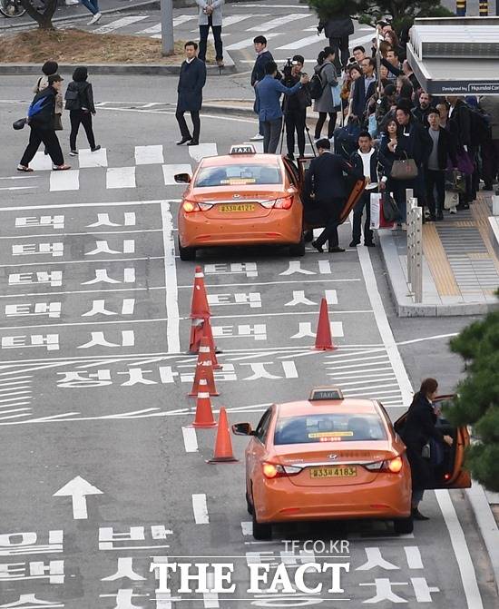 27일 모빌리티 업체 7곳이 여객자동차운수사업법 개정안 처리를 촉구하는 공동 성명을 발표했다. /이새롬 기자