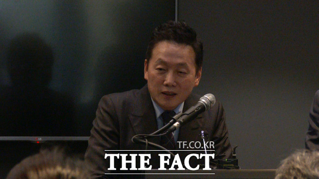 비례정당 창당은 어렵다고 입장을 밝혔던 정봉주 전 의원이 28일 비례대표용 정당인 가칭 열린민주당 창당을 선언했다. 다만 그는 비례순번을 받지 않는다며 총선 불출마를 선언했다. /여의도=박숙현 기자