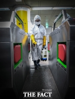 [TF포토] '코로나19 꼼짝마!'