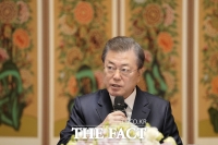  황교안 '중국인 입국 금지' 거듭 요구…文대통령 '실효성 없어' 일축