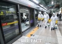 [TF포토] '지하철 승강장까지 방역 완료'