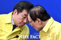 [TF포토] 머리 맞댄 이낙연-이해찬