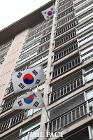 [TF포토] '태극기 휘날리며~'