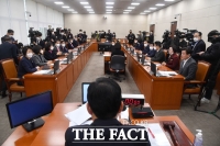 [TF포토] '이제서야 열린 코로나19 특위'