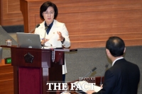 [TF포토] 대정부 질의 답변하는 추미애