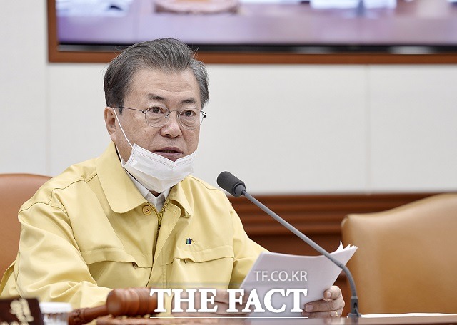 문재인 대통령이 3일 정부서울청사에서 주재한 국무회의에서 발언하고 있다. /청와대 제공