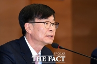  靑 김상조 '타지역 확산 안되면 이달 중 코로나 안정 희망'