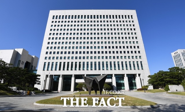 마스크 매점매석 등 검찰이 처리 중인 코로나19 범죄가 100건이 넘는 것으로 나타났다. 대검찰청 자료사진 / 남용희 기자