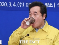 [TF포토] 커피 마시는 이낙연