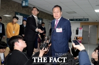  '헉' 홍준표, 김형오에 치이고 나동연에 뒤통수…'이런 일 처음'