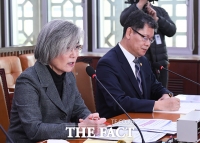 [TF포토] 외통위 전체회의 참석한 강경화 장관과 김연철 장관