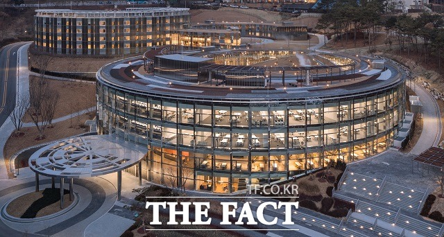 한화그룹이 코로나19 확산에 따른 병상 부족 문제를 해소하기 위해 경기도 용인에 있는 한화생명 라이프파크 연수원을 치료센터로 개방한다고 5일 밝혔다. /한화그룹 제공