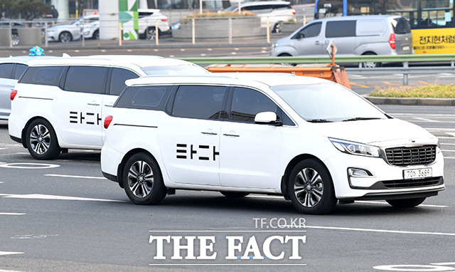 타다 금지법으로 불리는 여객자동차운수사업법 개정안이 지난 6일 국회 본회의에서 찬반 토론 끝에 결국 통과했다. /남용희 기자