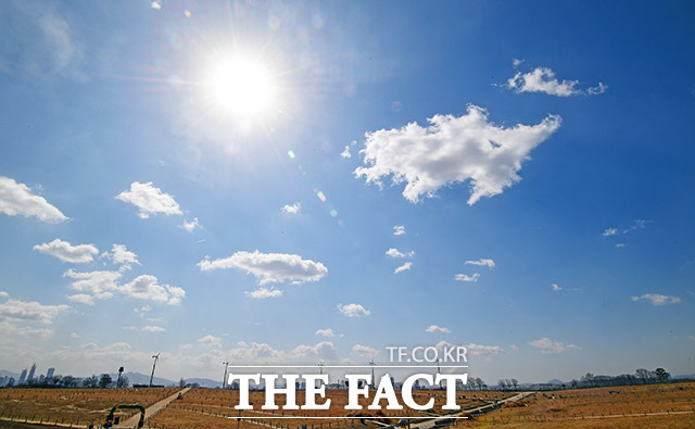 기상청에 따르면 오늘(8일) 전국이 맑고 포근한 날씨가 되겠다. /더팩트 DB