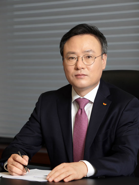 장동현 SK㈜ 대표이사 사장이 9일 주주들에게 지난해 주요 경영 성과와 장기적인 기업 가치 제고 계획이 담긴 서한을 발송하는 등 적극적인 주주 소통을 이어가고 있다. /SK㈜ 제공