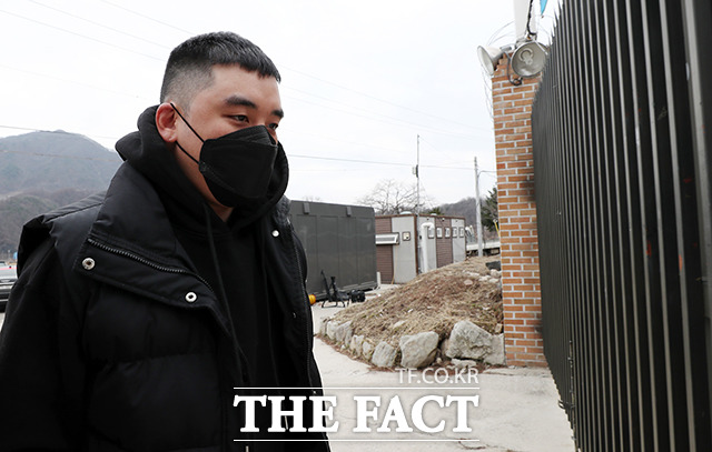 승리는 앞서 성매매 알선·해외 원정도박 등 이른바 버닝썬 게이트에 연류돼 불구속 기소된 상태다. 이후 재판의 관할권은 군사법원으로 이관된다. /철원=이선화 기자