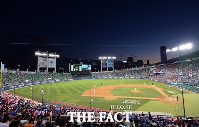 KBO 이사회는 10일 코로나19 확산 방지를 위해 오는 28일 예정된 2020 프로야구 정규시즌 개막을 4월로 잠정 연기하기로 결정했다./더팩트 DB