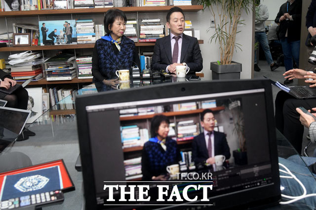 손혜원·정봉주 열린민주당 최고위원은 총선 목표에 대해 원내 교섭단체 의석수인 20석이라고 밝혔다. /남윤호 기자