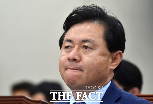 김영춘 의원도 준연동형 비례대표제는 우리 민주당에게 불리하지만 정치개혁을 위해 스스로 앞장서 추진했다며 당장 눈에 보이는 숫자들이 불리하다고 해서 그 꼼수를 따라하는 것은 명분도 없고 민주당 정신에도 어긋난다고 반대의사를 밝혔다. /이새롬 기자