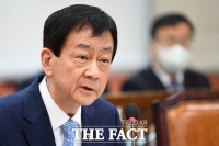 [TF포토] 질의 답변하는 진영 장관