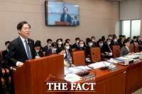 [TF포토] 업무보고 하는 성윤모 장관