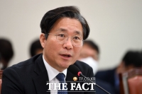 [TF포토] 질의 답변하는 성윤모