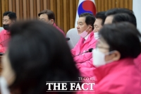 [TF포토] 원내대책회의 주재하는 심재철