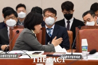 [TF포토] 추경 준비하는 박영선 장관