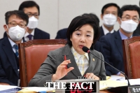 [TF포토] 질의 답변하는 박영선