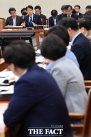 [TF포토] 국회 보건복지위 출석한 김강립 차관