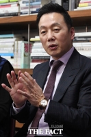 [TF포토] 질의응답하는 정봉주