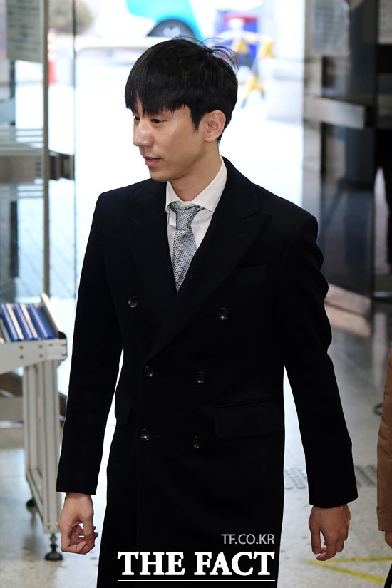 타다 운영사 VCNC의 박재욱 대표는 11일 타다 드라이버 애플리케이션 공지를 통해 타다 베이직 서비스는 한 달 후인 4월 10일까지 운영하고 이후 무기한 중단할 수밖에 없게 됐다고 밝혔다. /이선화 기자