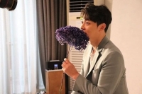  박유천, SNS 이어 연예 활동 재개 암시? '촬영 중'