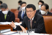 [TF포토] 질의 답변하는 은성수