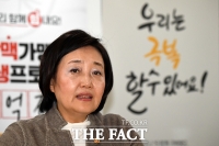 [TF포토] 착한 프랜차이즈 기업인에 감사 인사 전하는 박영선 장관