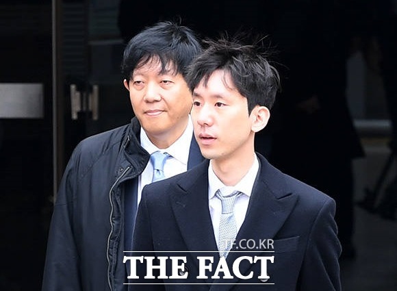 쏘카는 13일 이사회를 열고 이재웅 쏘카 대표(왼쪽)가 경영 일선에서 물러나고, 신임 대표이사로 박재욱 최고운영책임자를 선임했다고 밝혔다. /남용희 기자