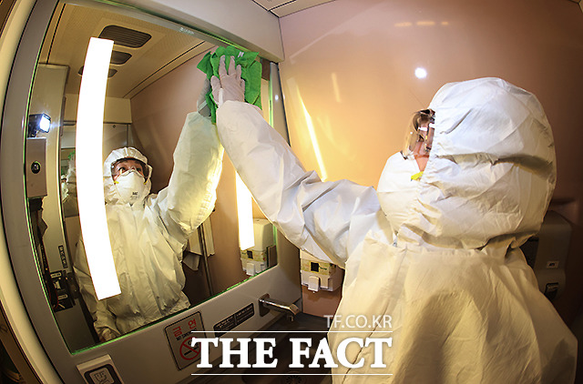 14일 0시 기준 코로나19 확진자는 전날 대비 107명 늘어 총 8056명이 됐다. /이새롬 기자