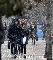 [오늘의 날씨] 주말 전국 꽃샘추위…곳곳에 눈·비