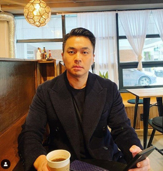 배우 정준이 자신에게 욕설을 한 악성 댓글 게시자를 법적 대응하겠다고 밝혔다. /정준 SNS 캡처