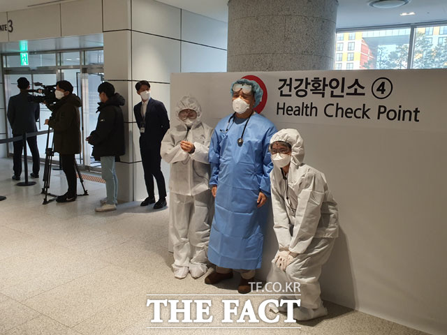 삼성전자는 주총장에 건강확인소를 마련해 만일의 사태에 대비했다. /이성락 기자