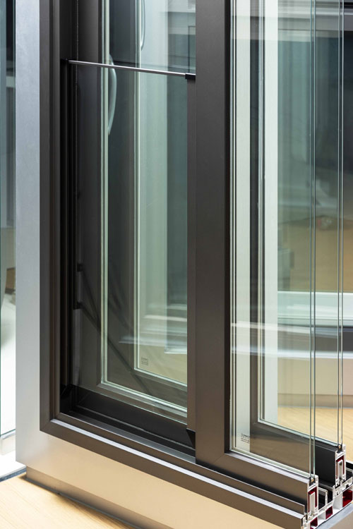 KCC가 단열 성능과 디자인, 가격까지 모두 잡은 복합창호 뉴하드윈V9을 출시했다. /KCC 제공